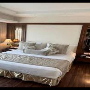 Relaxing Stay Near Igi Delhi Airport