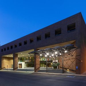 Fogelman Executive Center
